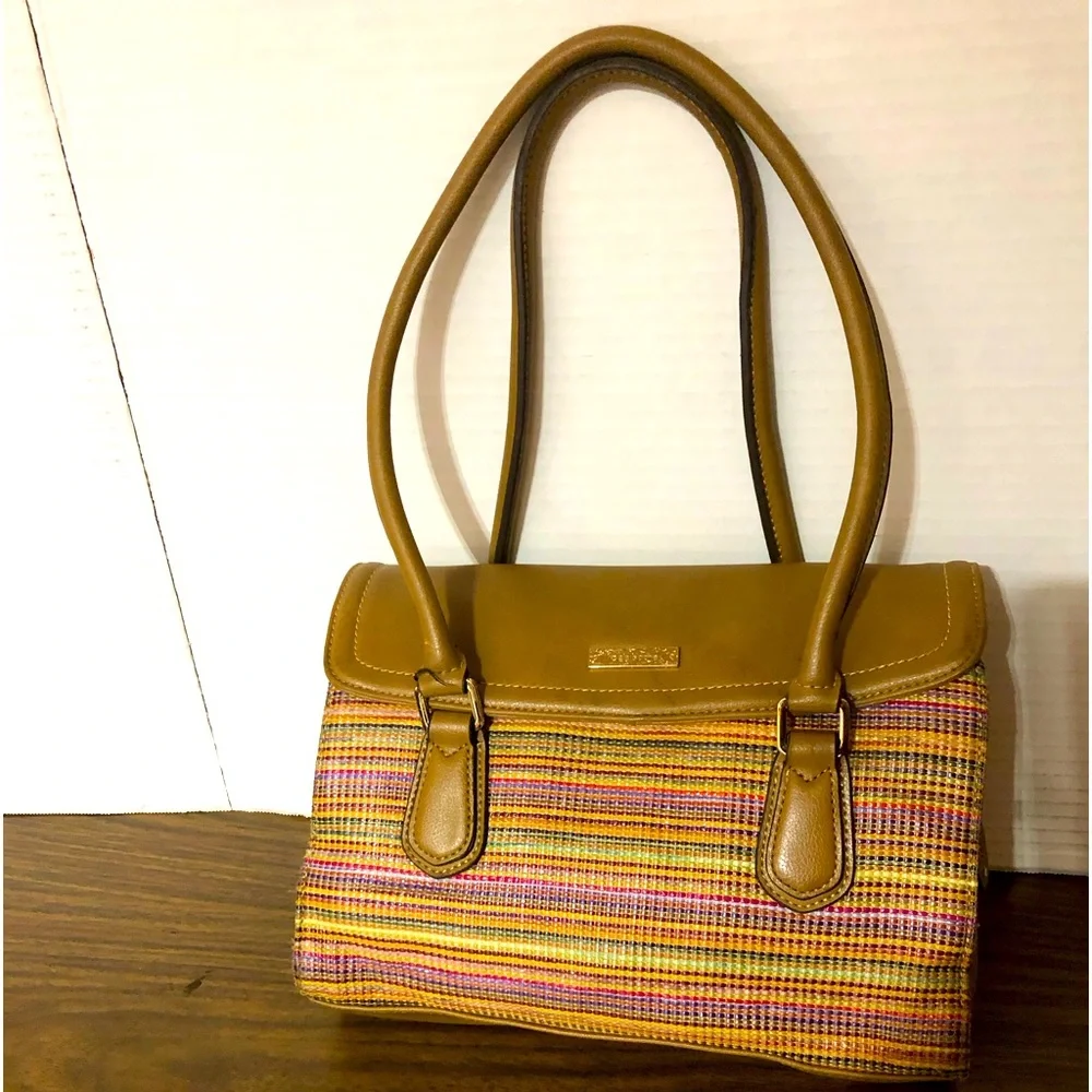 Liz Claiborne vintage purse. Like new condition see pictures for measurements.